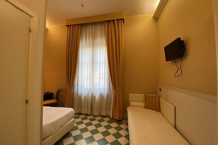 Room 26 of 180