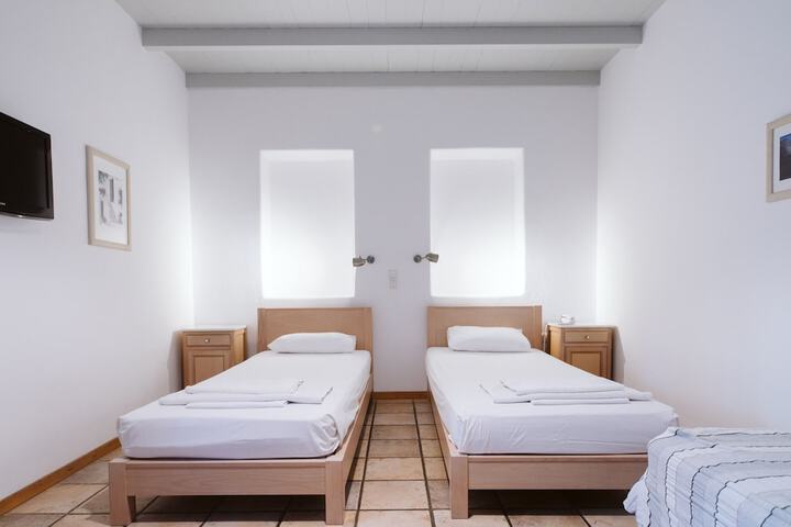 Room 7 of 48
