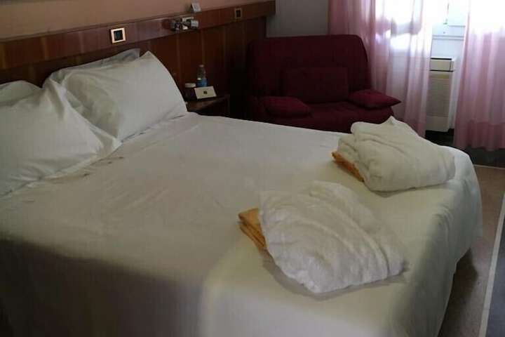 Room 8 of 43
