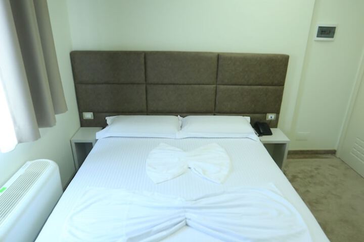 Room 8 of 18