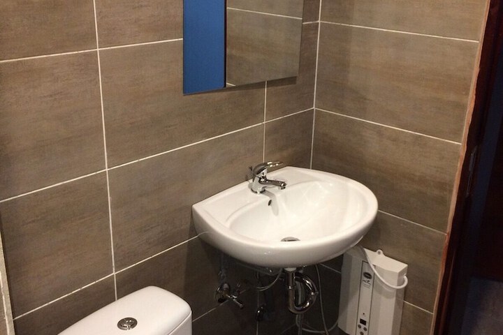 Room 7 of 16