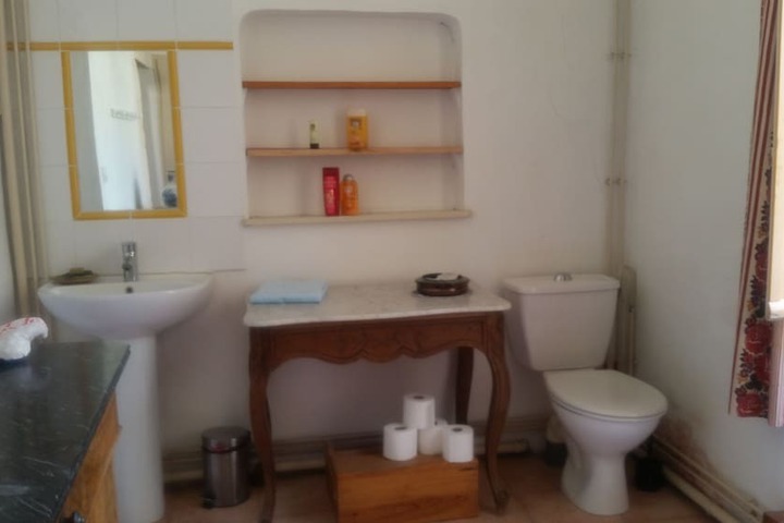 Room 8 of 16