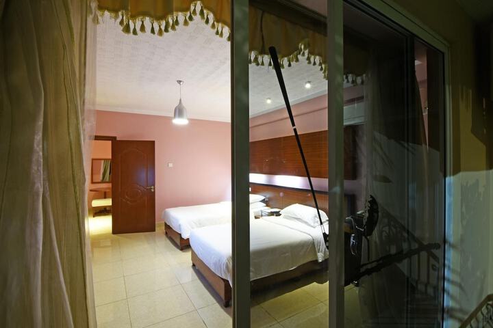 Room 12 of 53