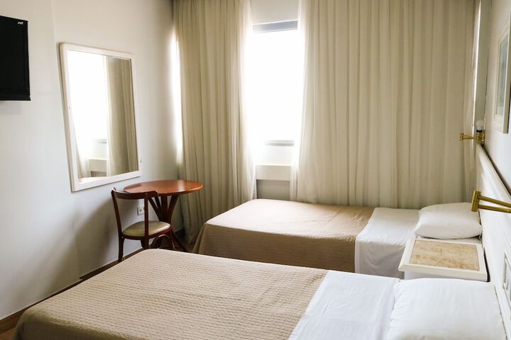 Room 48 of 80