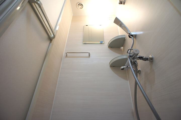 Room 7 of 12