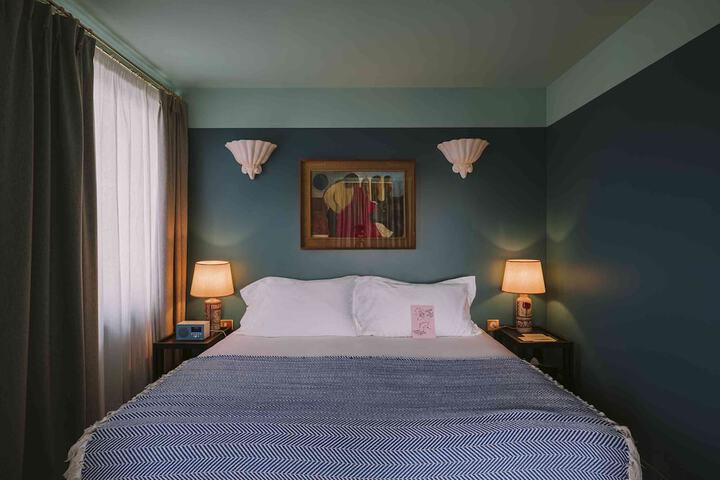 Room 2 of 28