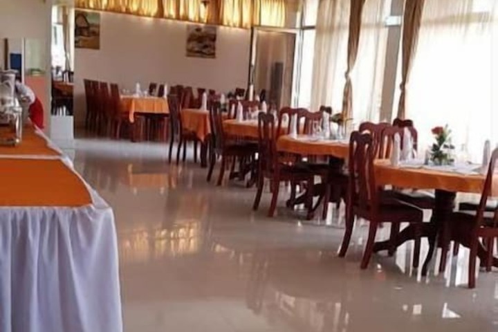 Dining 34 of 54