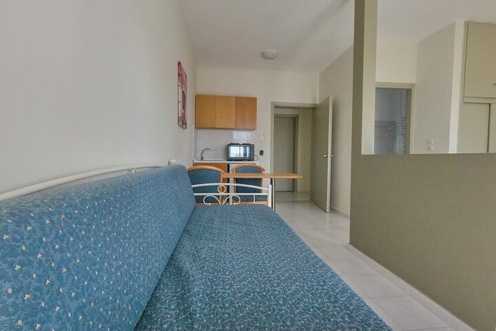 Room 7 of 24