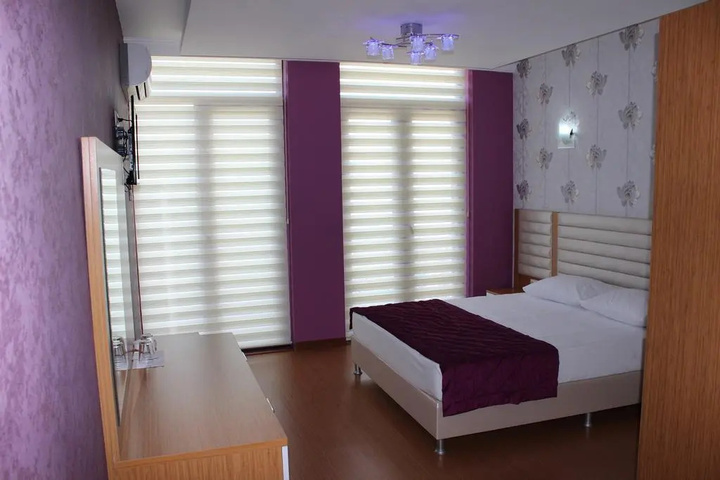 Room 4 of 12