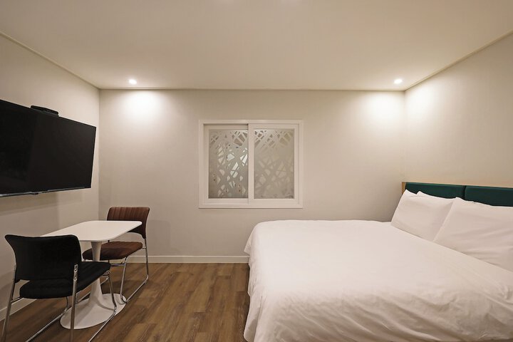 Room 8 of 44