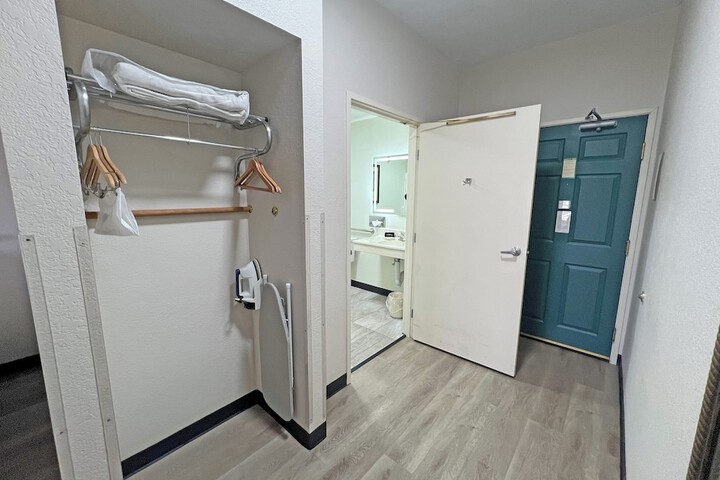 2 Double Beds Accessible (5 of 5)