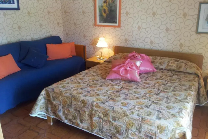 Room 6 of 11