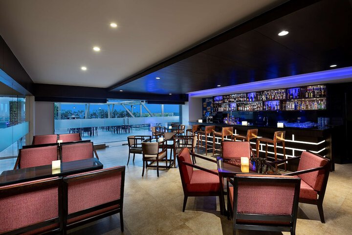 Lounge 112 of 140