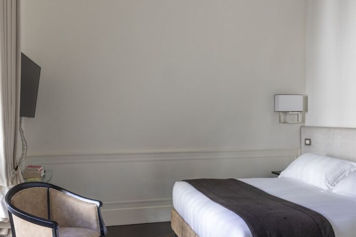 Room 93 of 380