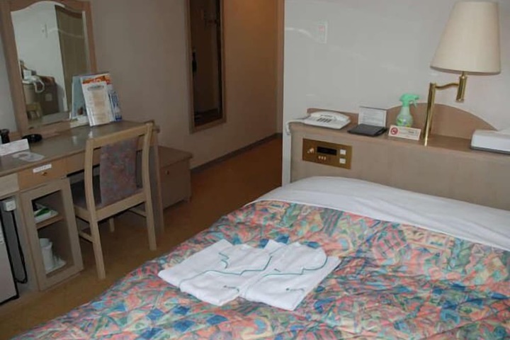 Room 12 of 50