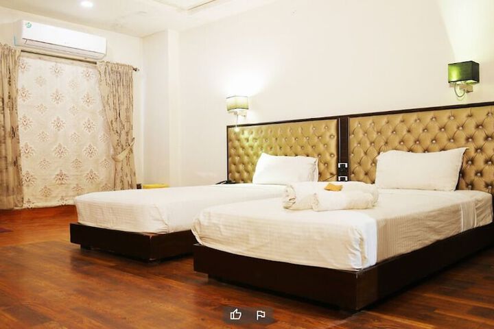 Room 8 of 9