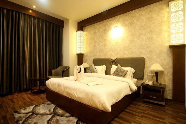 Room 25 of 63