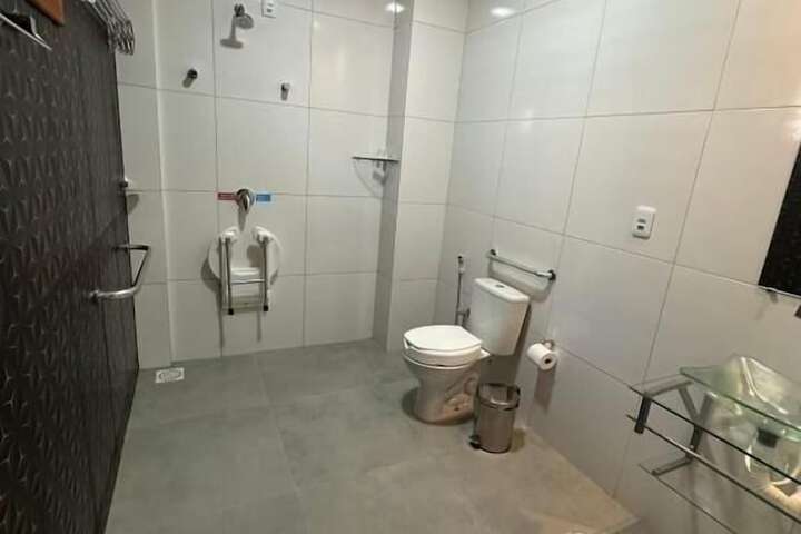 Room 16 of 32