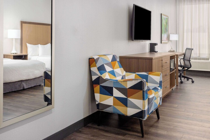 2 Queen Beds (23 of 26)