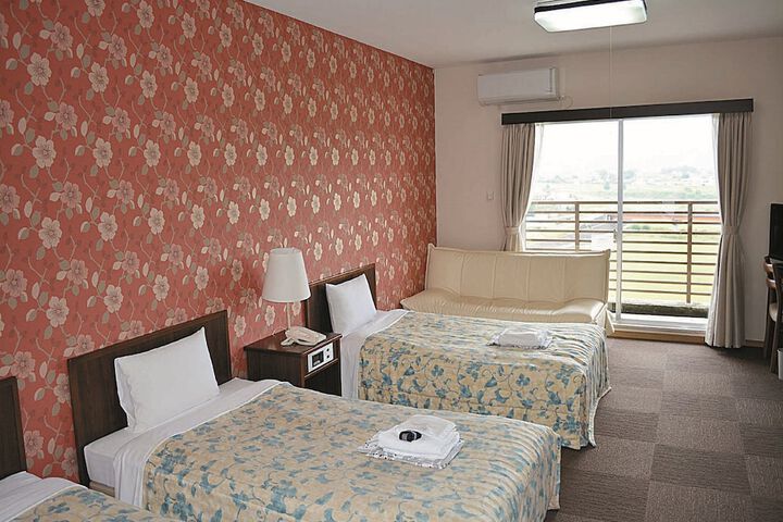 Room 6 of 42
