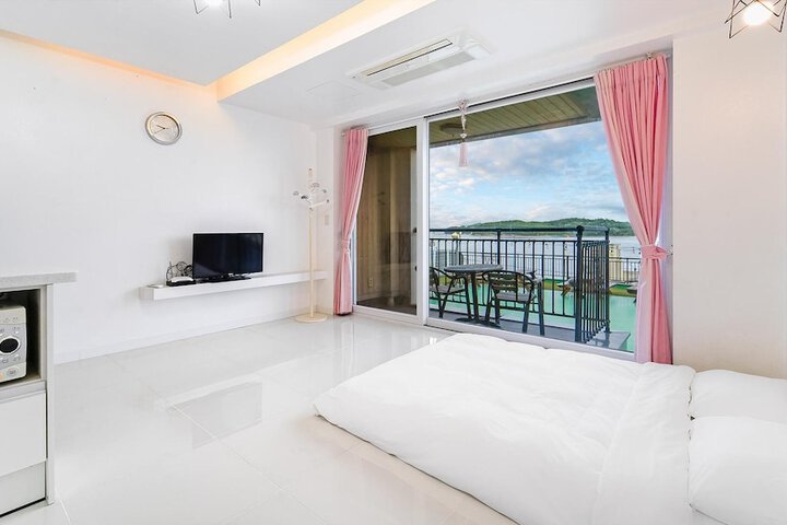 Room 32 of 73