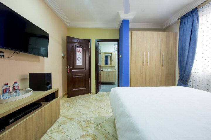 Room 13 of 130