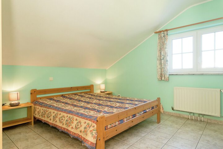 Room 6 of 37