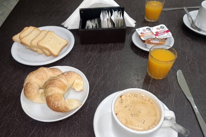 Breakfast/Coffee Service 21 of 32