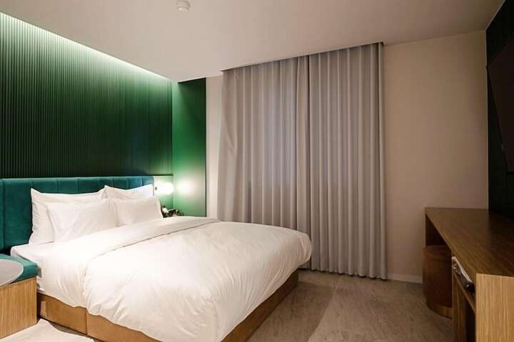 Room 49 of 74