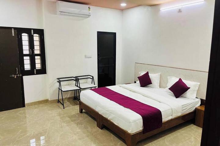 Room 16 of 25