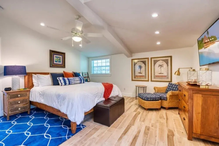 Room 2 of 16