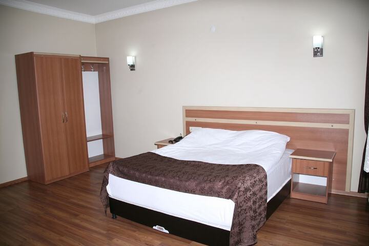 Room 4 of 12