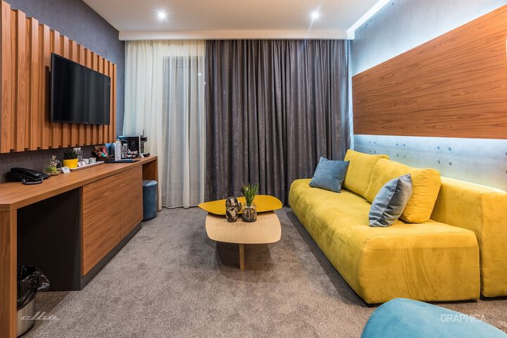 Room 15 of 32