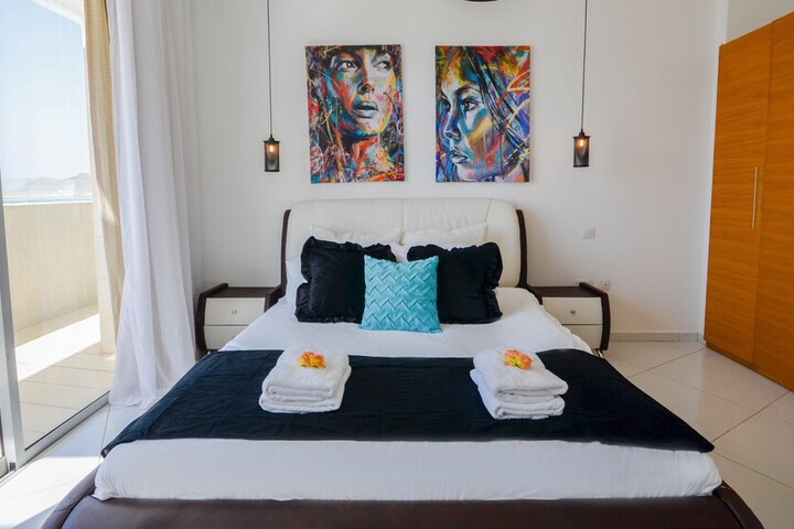 Room 44 of 315