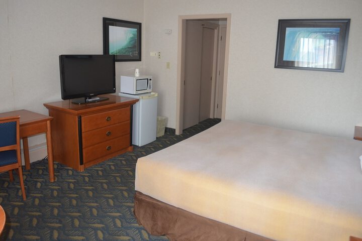 1 King Bed Premium (7 of 21)