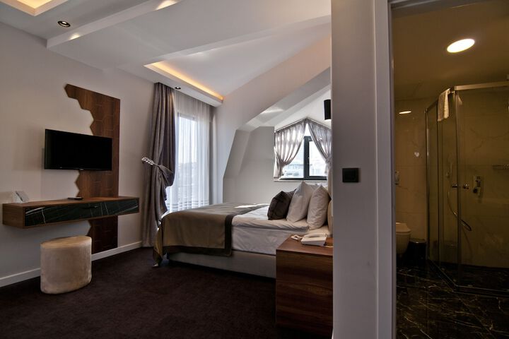 Room 50 of 76