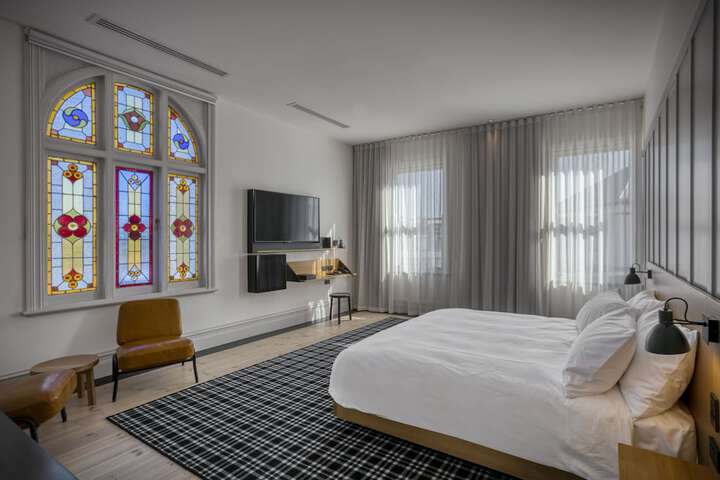 Room 8 of 34