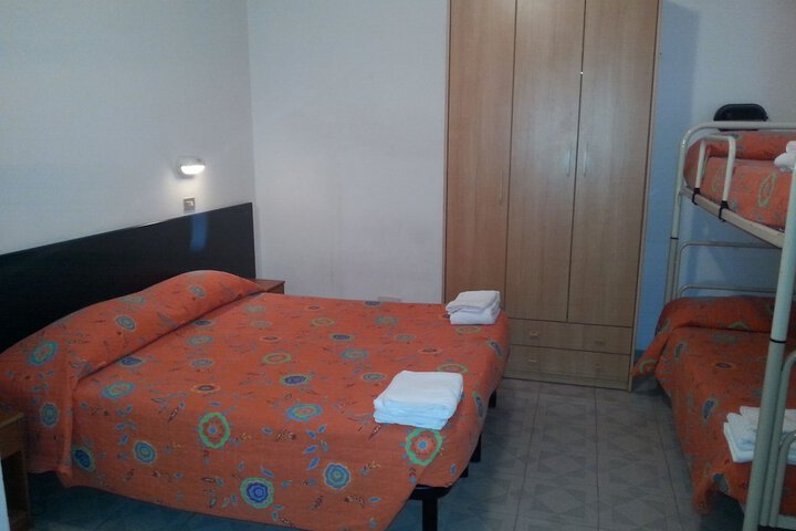 Room 3 of 70