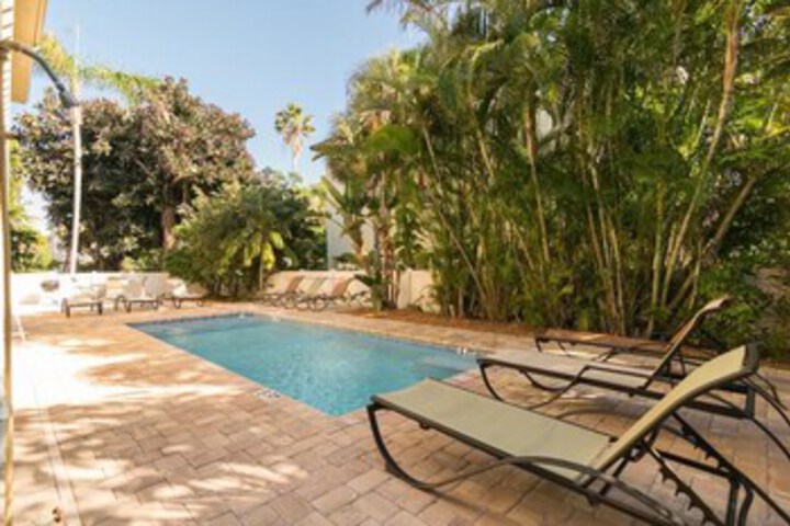 Pool 20 of 36