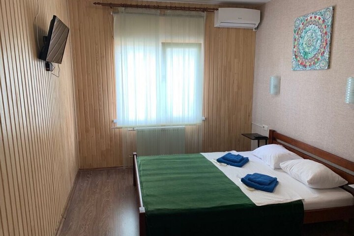 Room 13 of 42