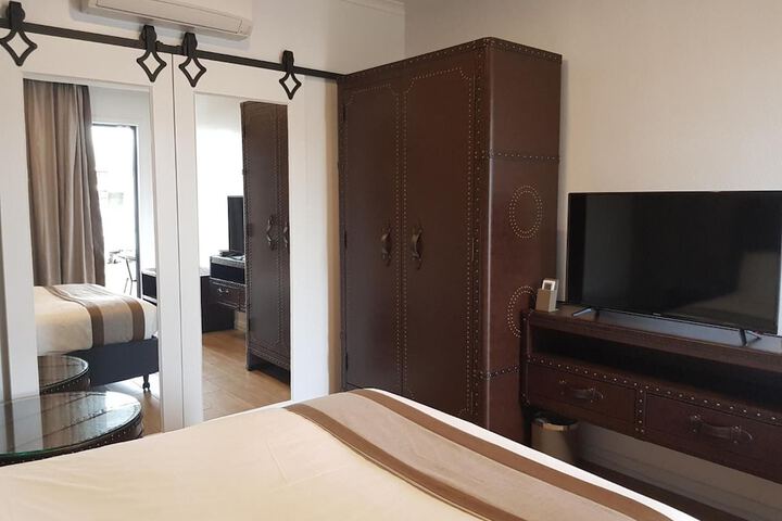 Room 11 of 29