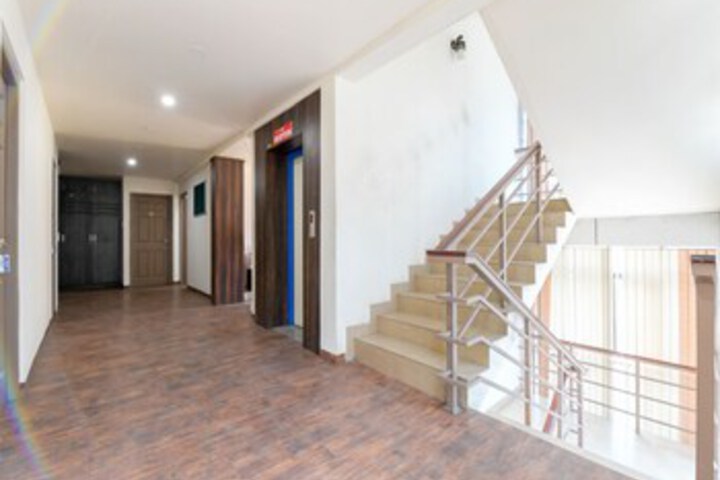 Ballroom/Hall 5 of 22