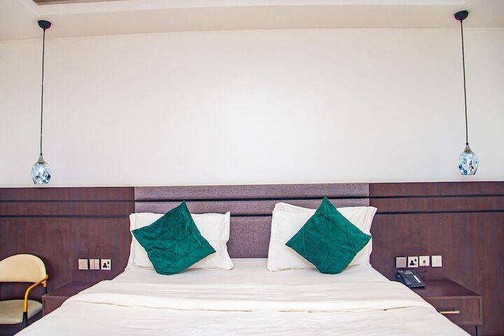 Room 13 of 34