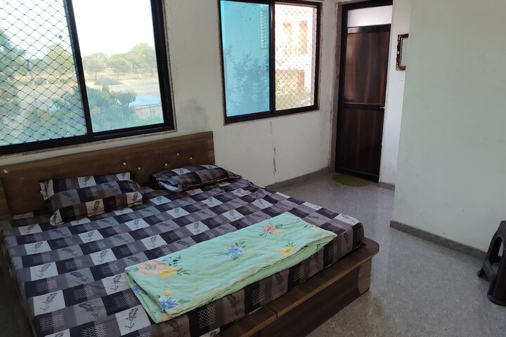 Room 9 of 17