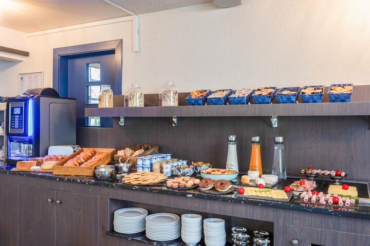 Breakfast/Coffee Service 16 of 26