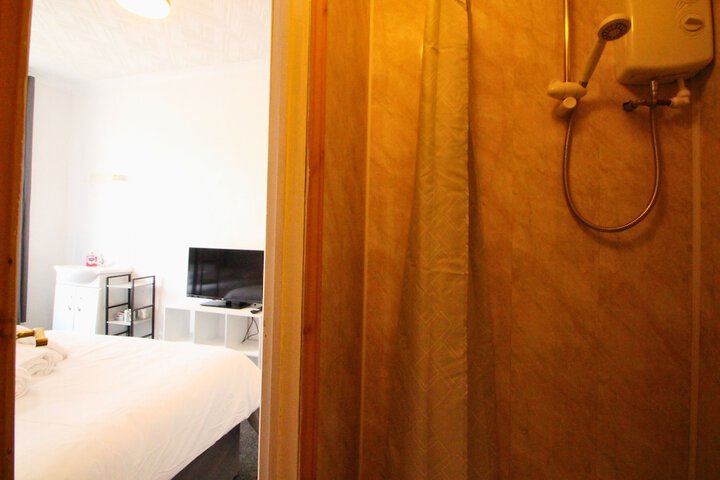 Room 9 of 17