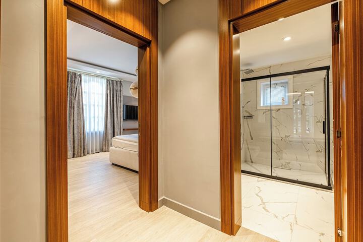 Room 5 of 53