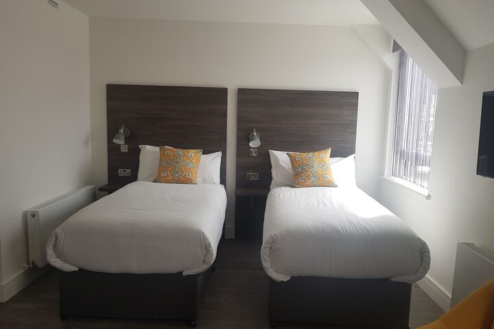 Room 2 of 35