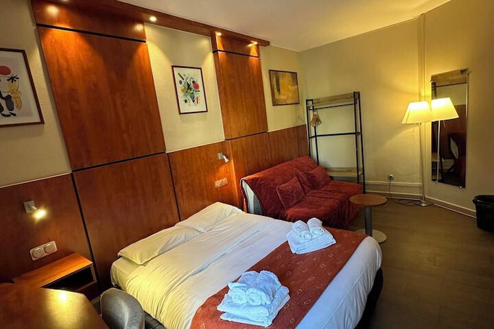 Room 5 of 17