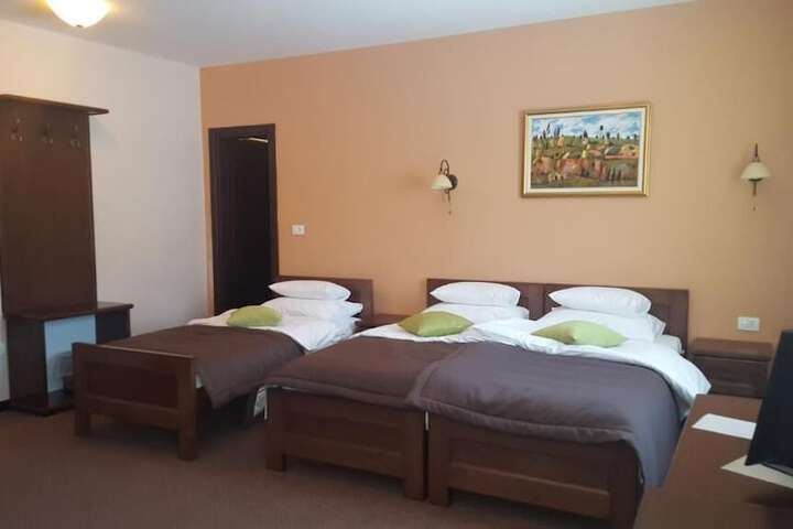 Room 16 of 109